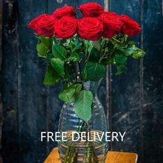     WS Letterbox Flowers - Stunning 12 Red Roses (only roses)