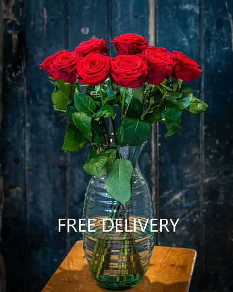 WS Letterbox Flowers - Stunning 12 Red Roses (only roses)