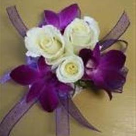 fwthumbth_whiteandpurplecorsage.jpg